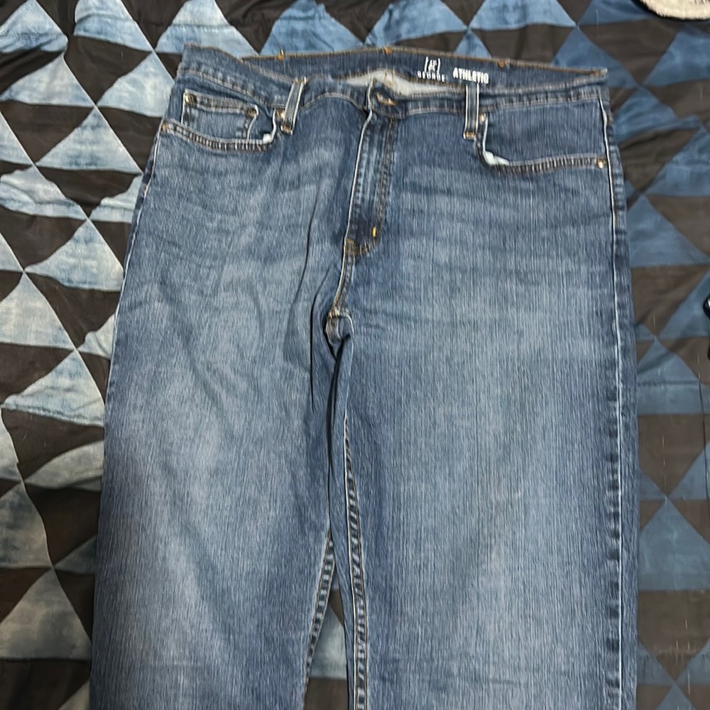 Selling a dark blue jeans never worn size 38x32
